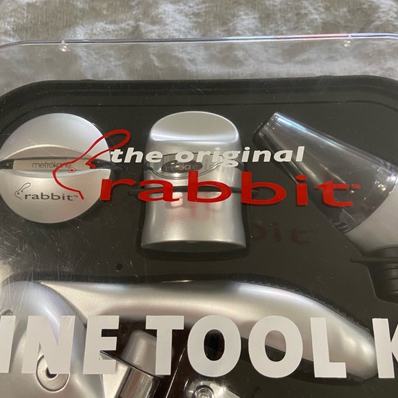 The Original Rabbit Wine Tool Kit with Aerator - Picture 2 of 3